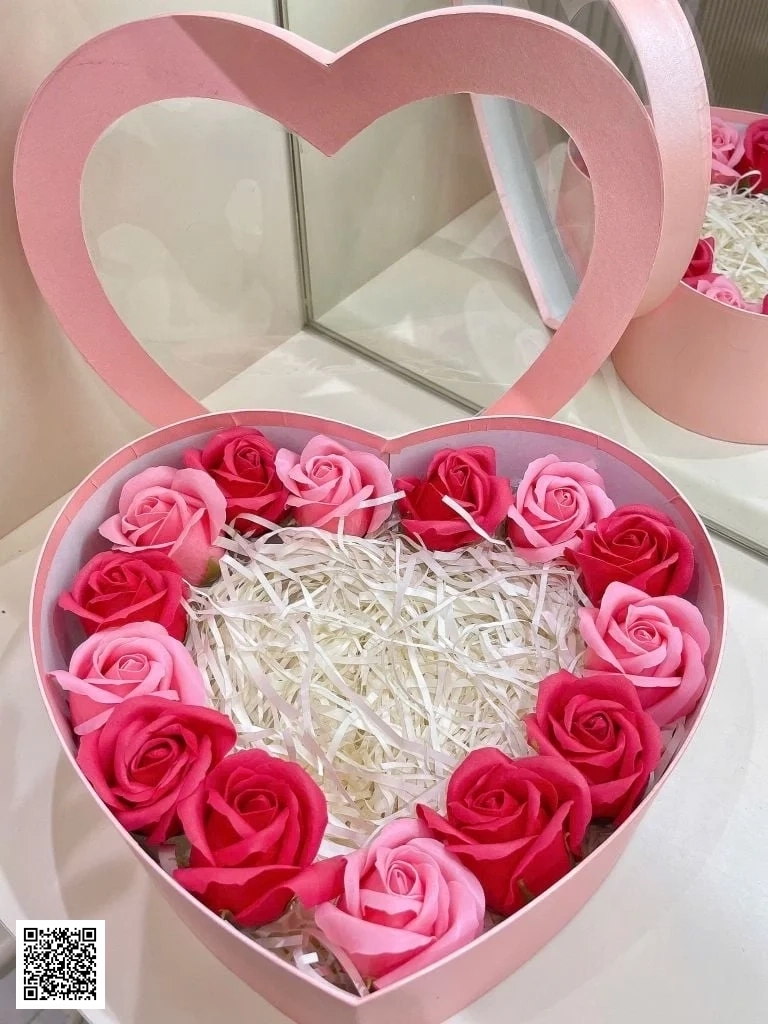 Hộp Hoa Trái Tim Đựng Nước Hoa ( Chưa Bao Gồm Nước Hoa  )