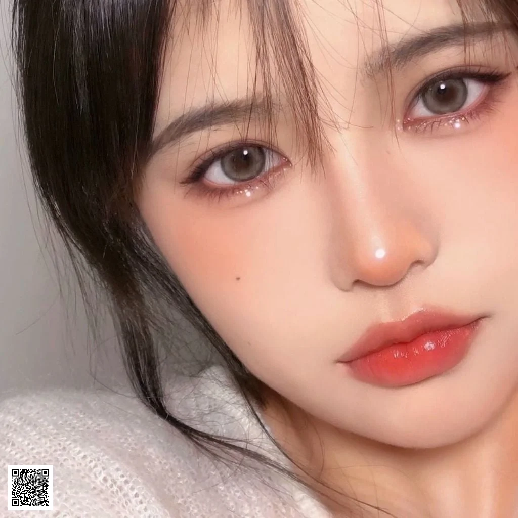 Son Dưỡng Cle De Peau Lip Glorifier Màu 02 Red